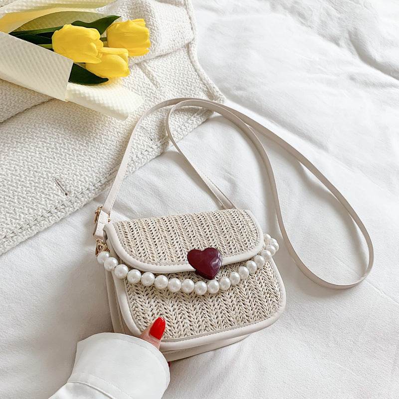  Schattig & Casual – Gevlochten Crossbody Tasje met Hartdetail 