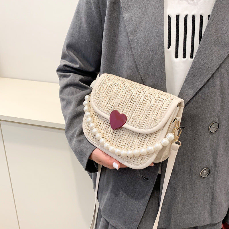  Schattig & Casual – Gevlochten Crossbody Tasje met Hartdetail 